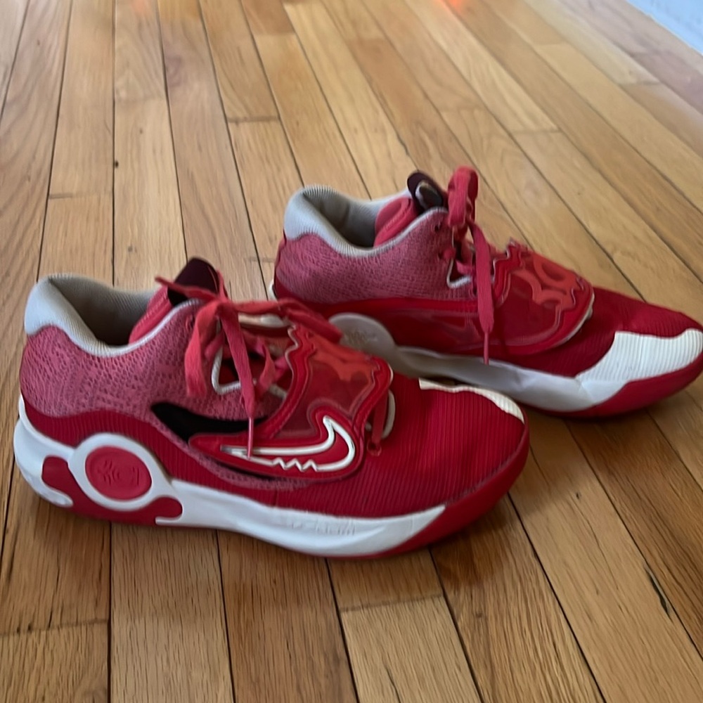 Nike KD Trey 5 X
University Red Ember Glow